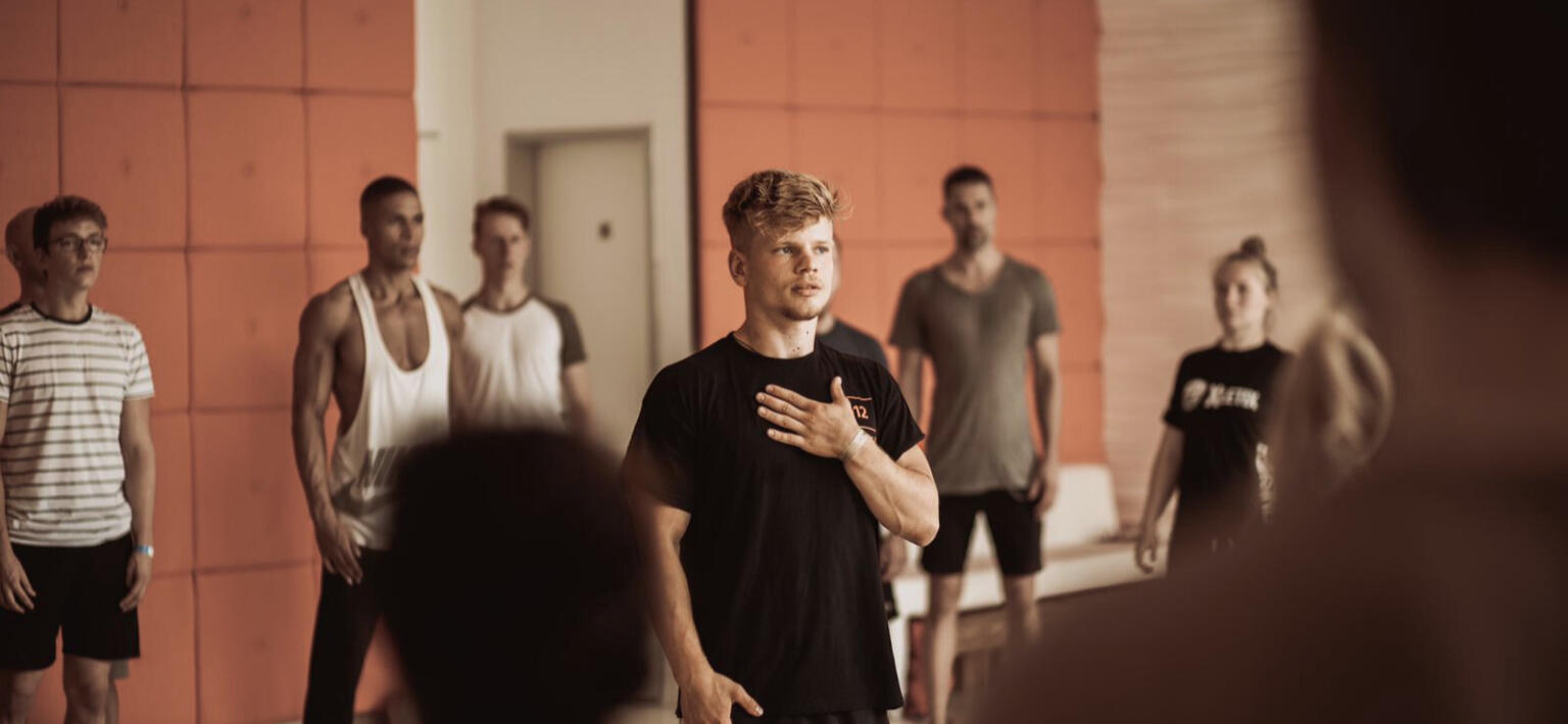 Header Image Workshops Lukas in the middle with others